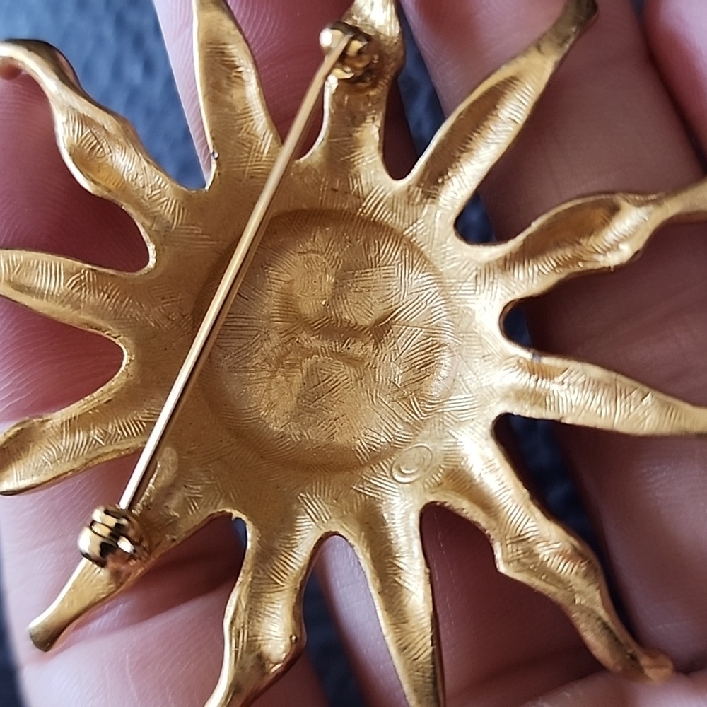Sun brooch - Picture 6 of 7